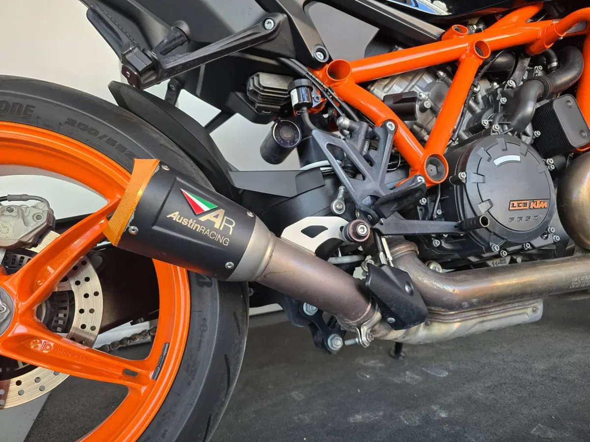 KTM 1290 Super Duke R (2022 - 23) (13)