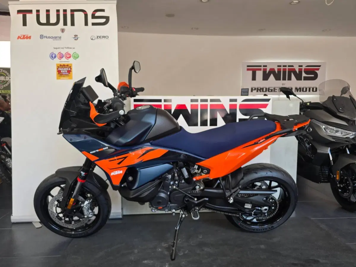 KTM 890 SMT (2026) (5)