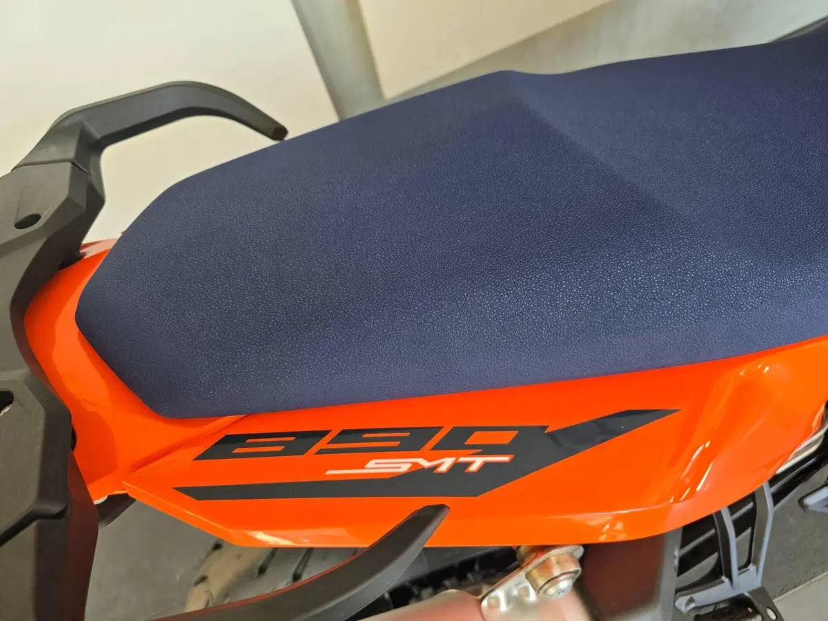 KTM 890 SMT (2026) (10)