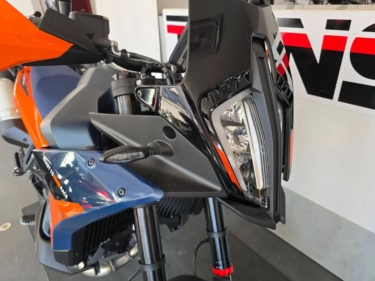 KTM 890 SMT (2026) (11)