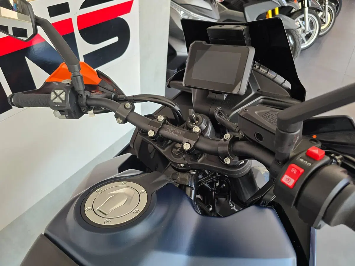 KTM 890 SMT (2026) (12)