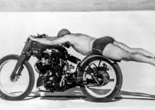 In moto a oltre 640 km/h. Sono pazzi questi inglesi