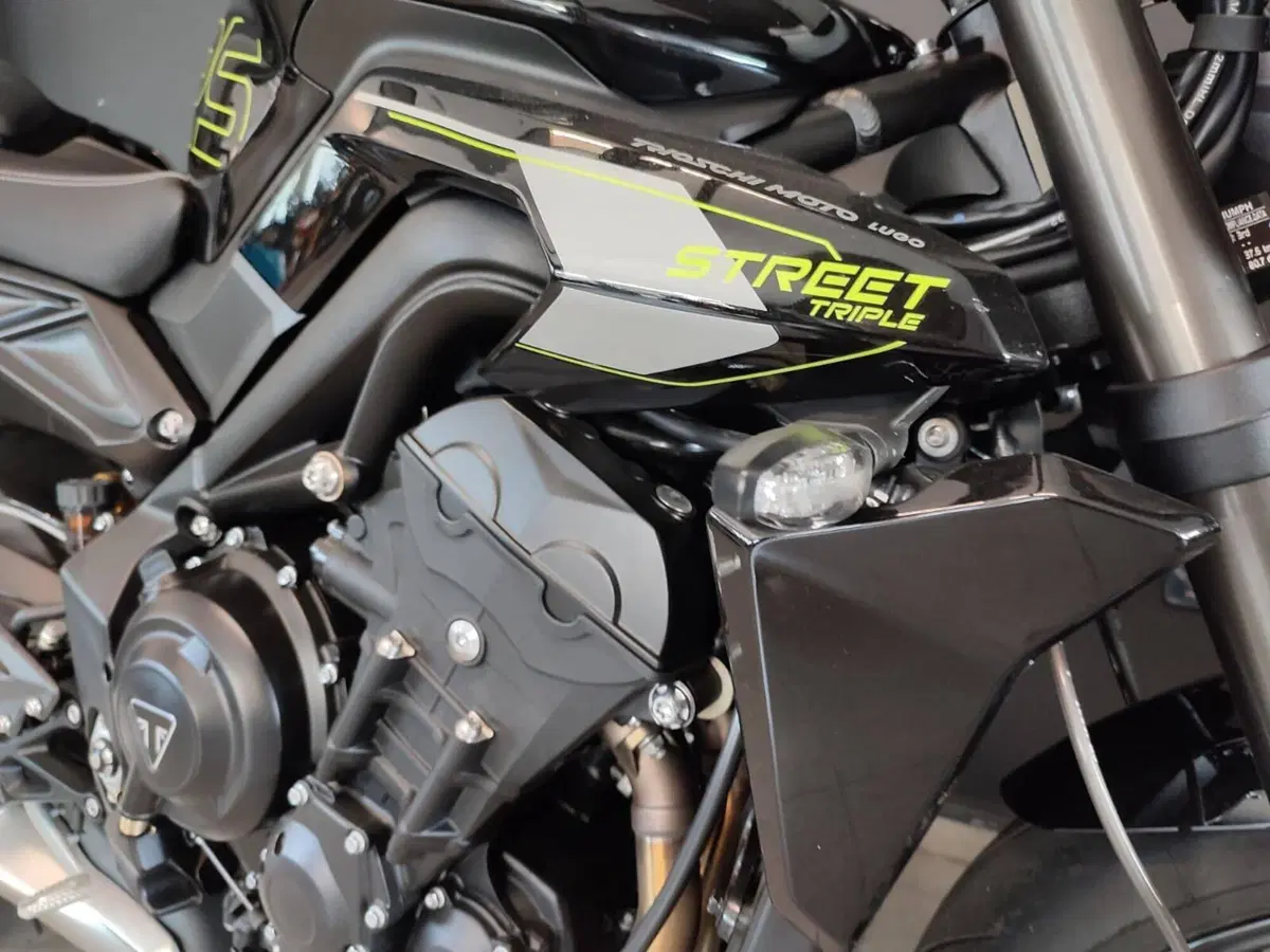 Triumph Street Triple 765 RS (2023 - 26) (3)