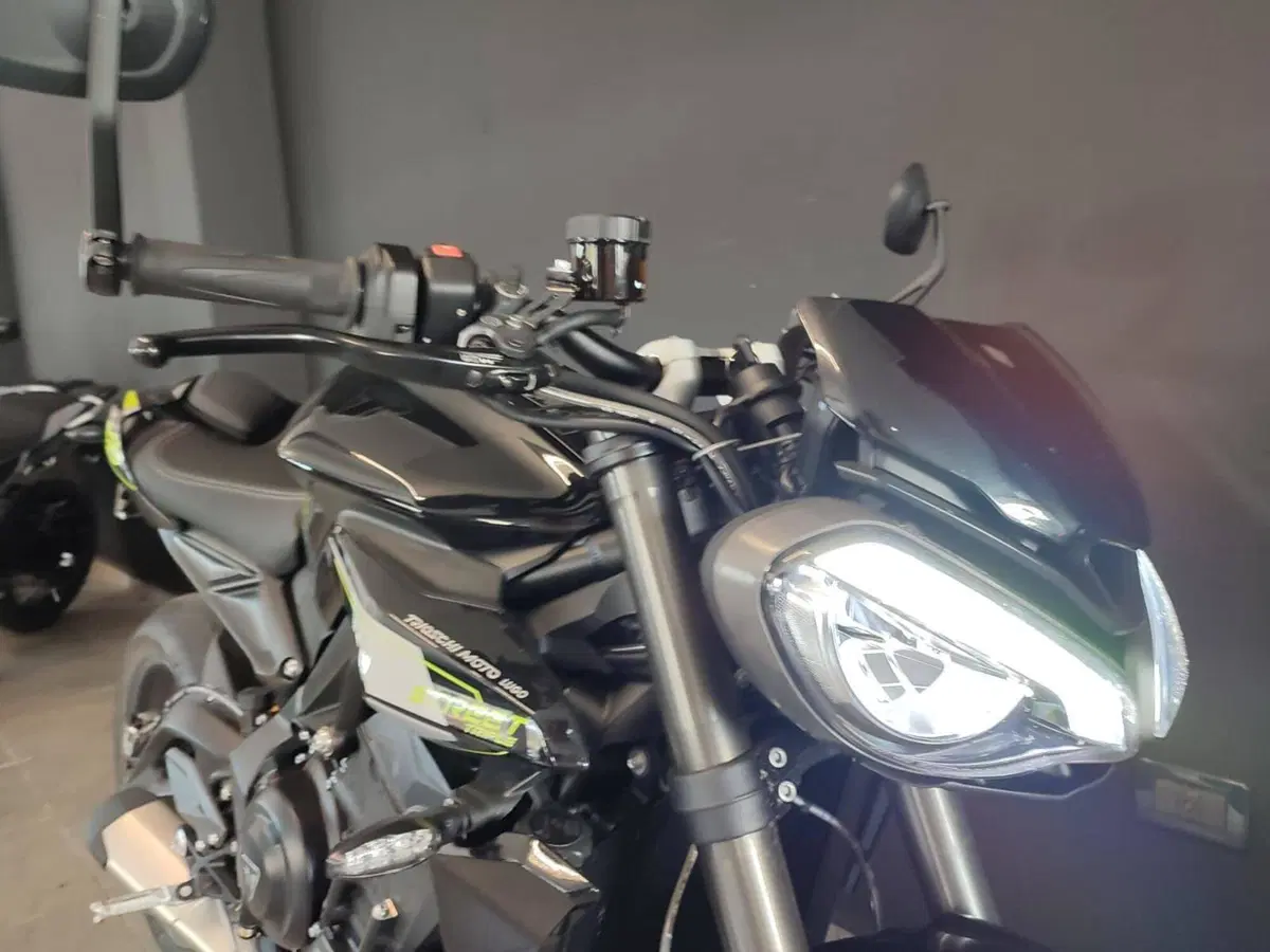 Triumph Street Triple 765 RS (2023 - 26) (4)