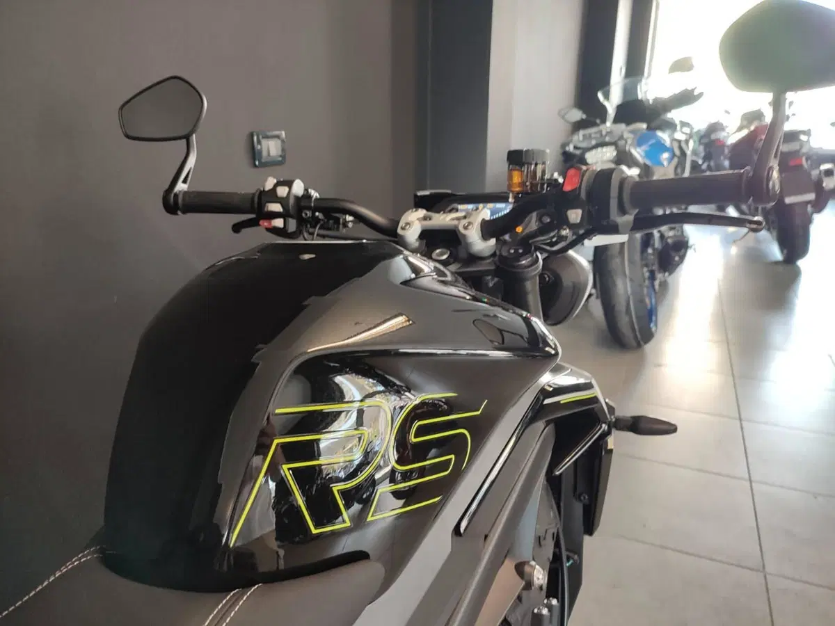 Triumph Street Triple 765 RS (2023 - 26) (5)