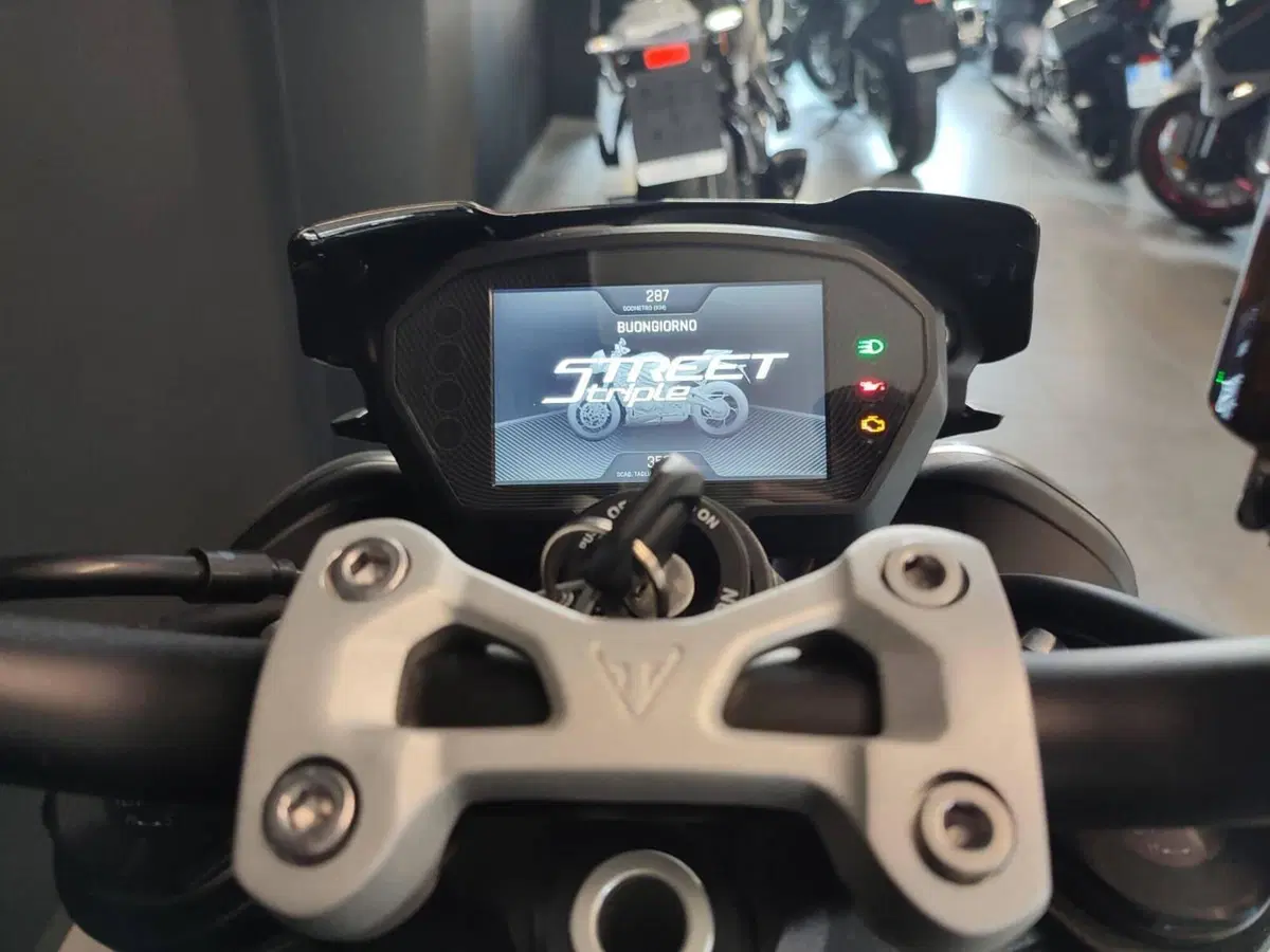 Triumph Street Triple 765 RS (2023 - 26) (6)