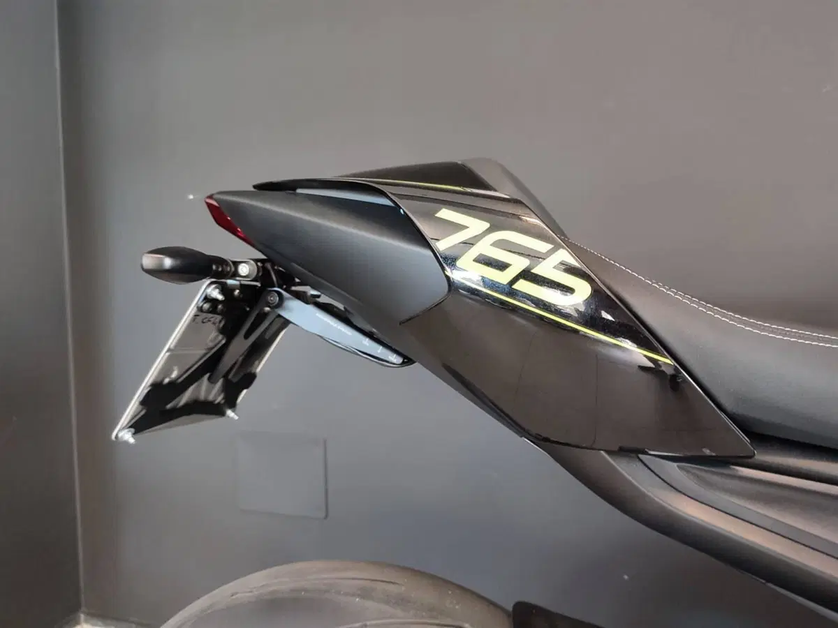 Triumph Street Triple 765 RS (2023 - 26) (7)
