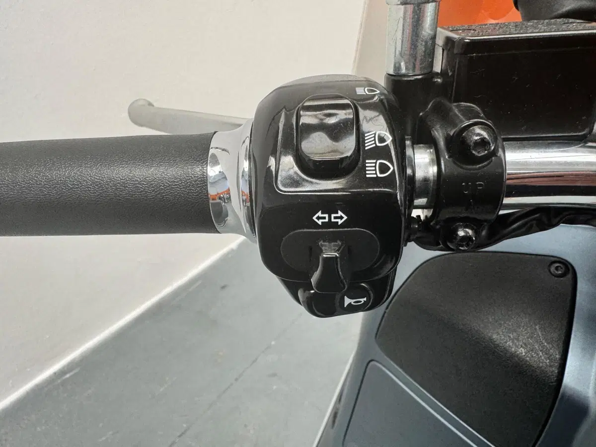 Vespa Sei Giorni 300 Hpe (2021 - 22) (9)