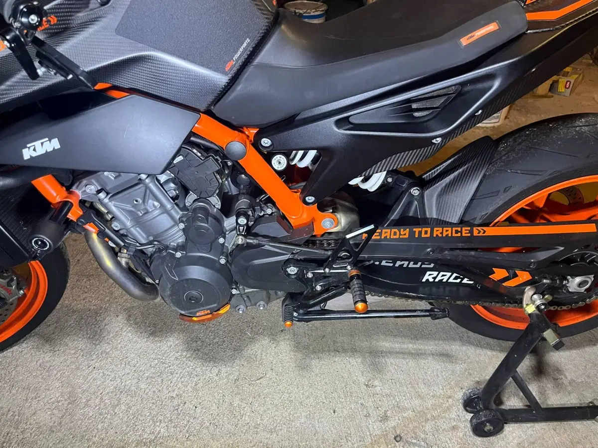 KTM 890 Duke R (2022 - 23) (3)