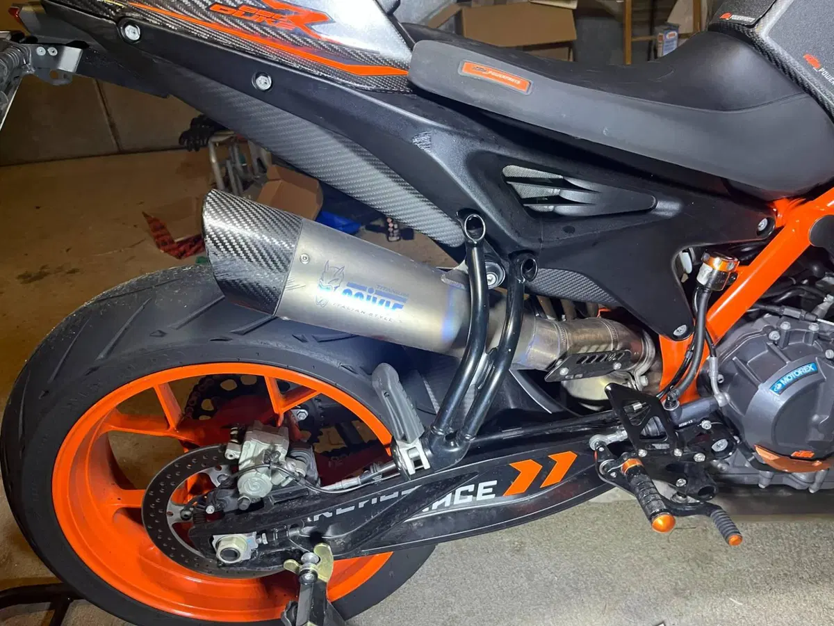 KTM 890 Duke R (2022 - 23) (4)