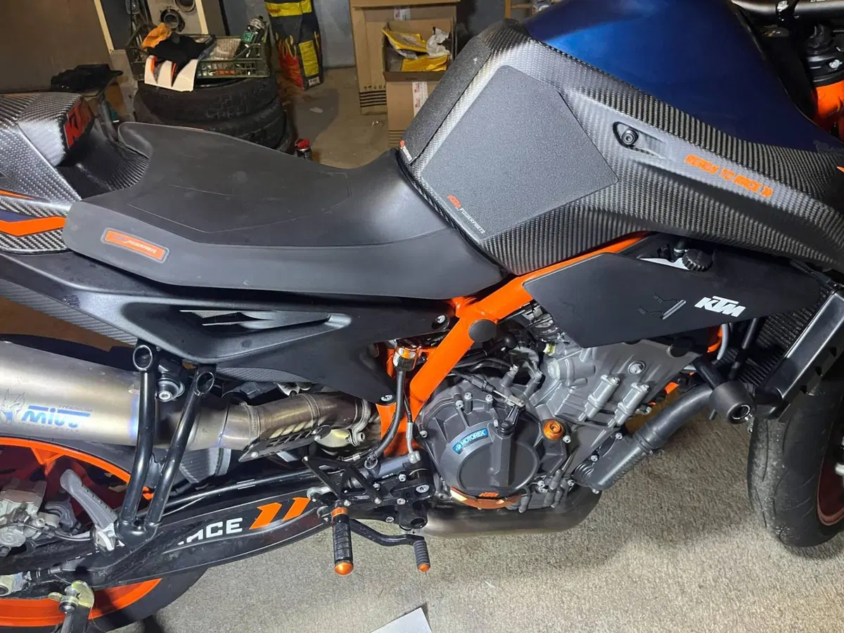 KTM 890 Duke R (2022 - 23) (5)
