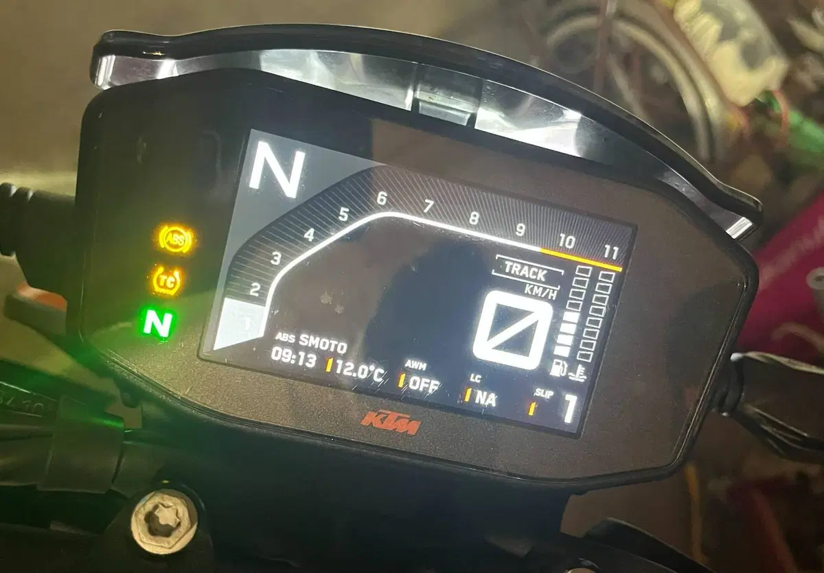 KTM 890 Duke R (2022 - 23) (16)