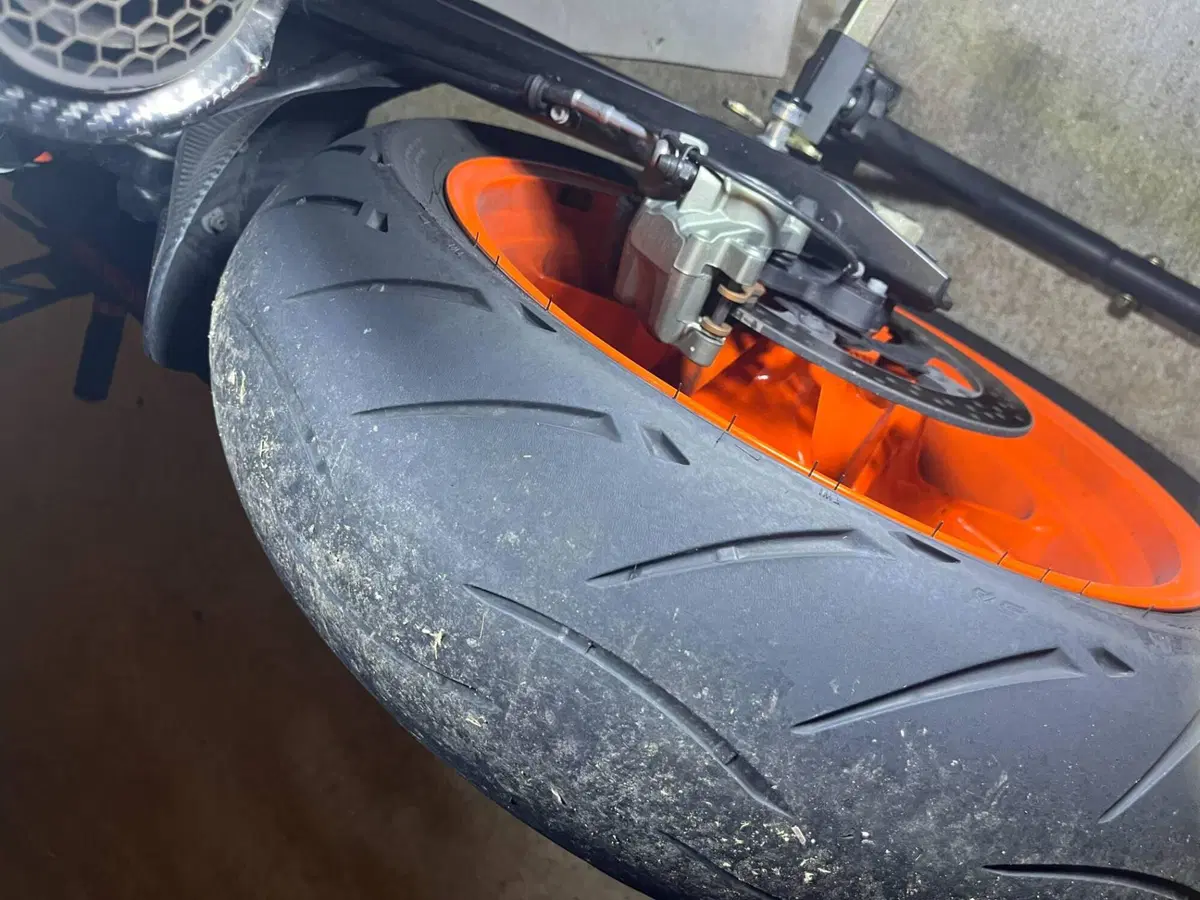 KTM 890 Duke R (2022 - 23) (19)