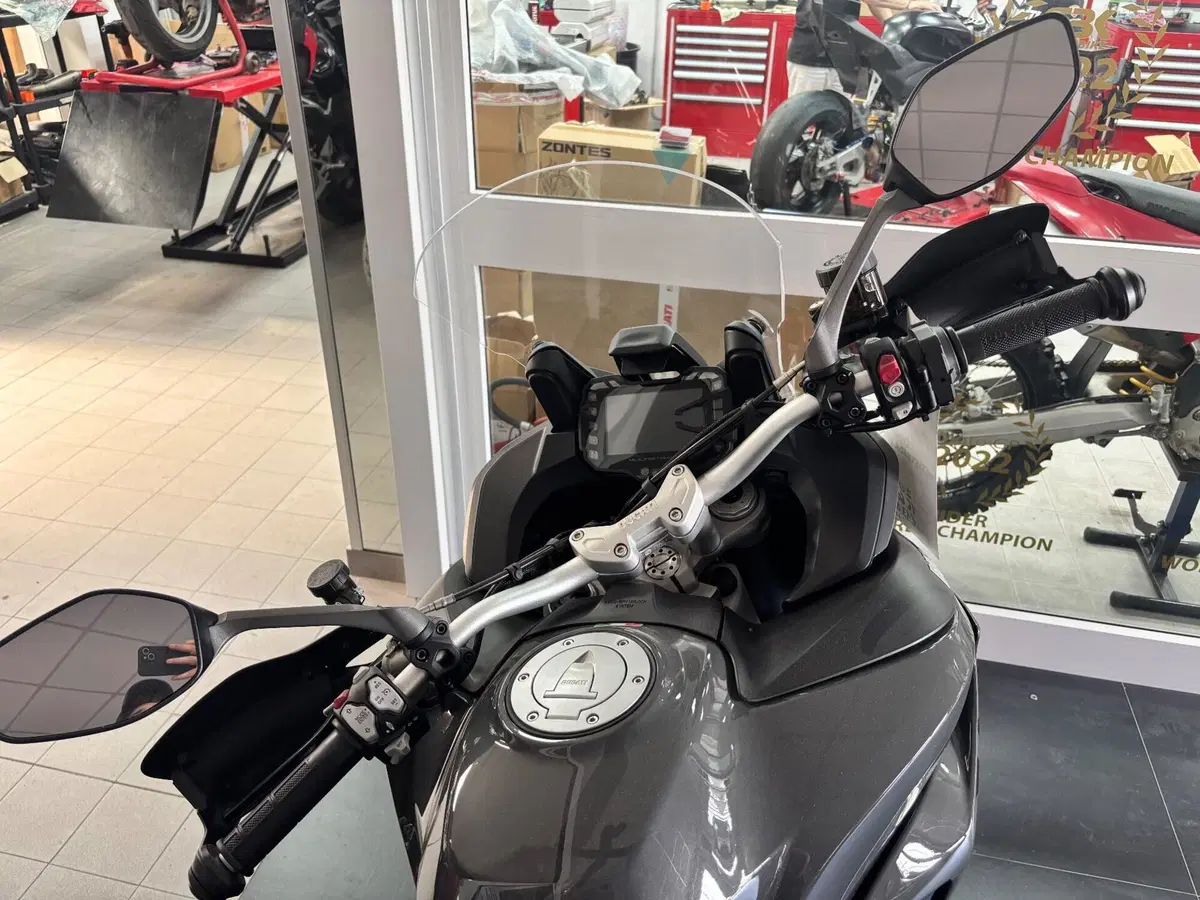 Ducati Multistrada V2 S (2022 - 24) (5)