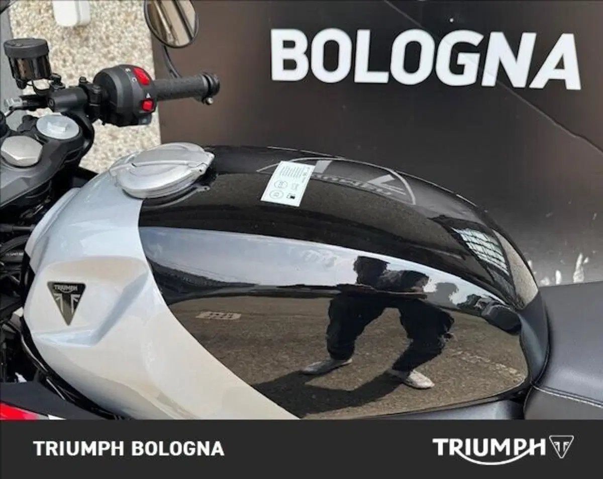 Triumph Thruxton 400 (2026) (2)