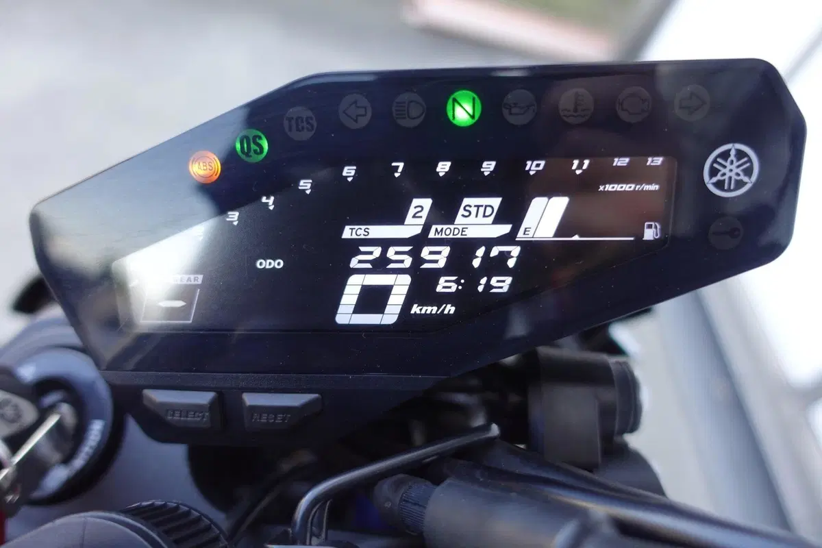 Yamaha MT-09 (2017 - 20) (4)