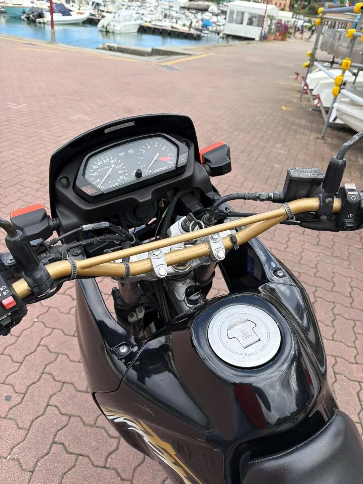 Honda Dominator (5)