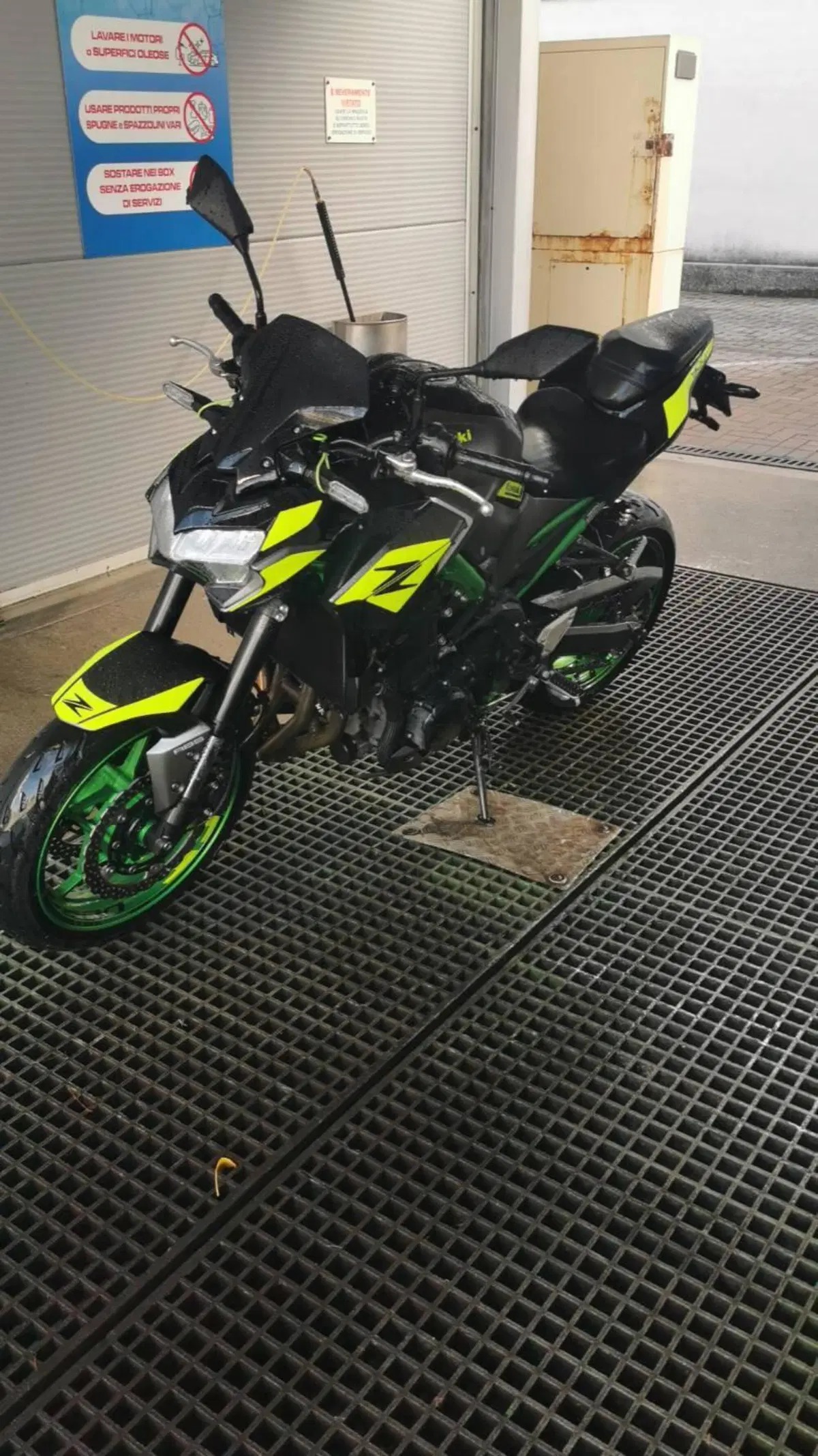 Kawasaki Z 900 (2021 - 24) (2)