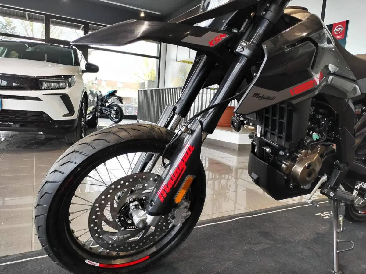 Malaguti XSM 125 (2021 - 26) (8)