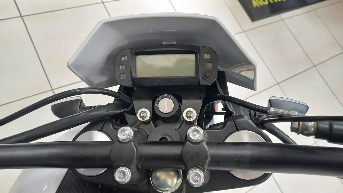 Malaguti XSM 125 (2021 - 26) (7)