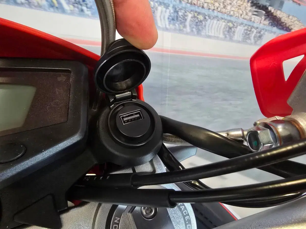 Swm SM 125 R Reborn (2026) (9)