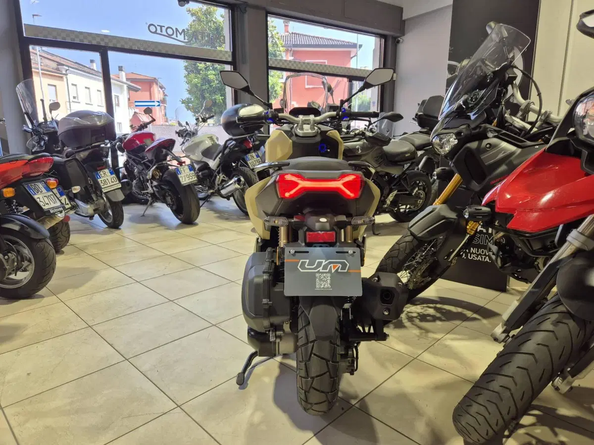 Um Italia Rockville 125 (2025 - 26) (10)