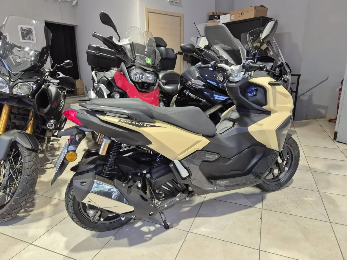 Um Italia Rockville 125 (2025 - 26) (3)