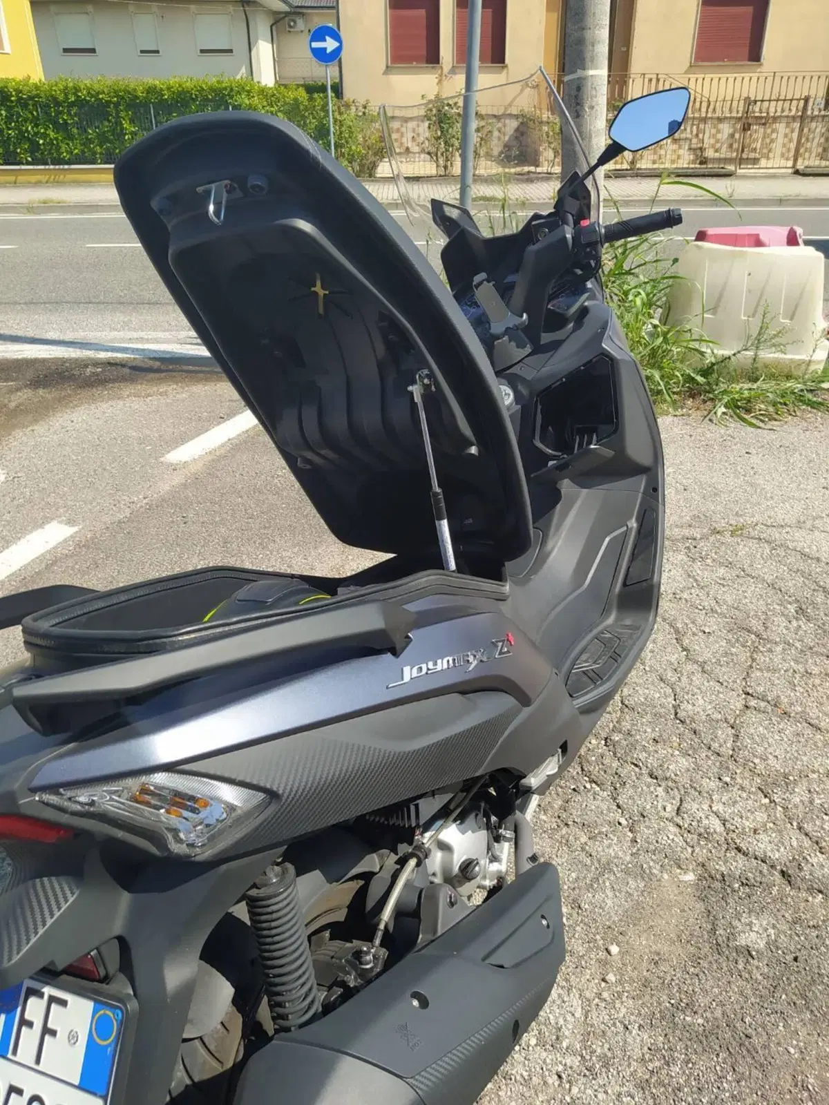 Sym Joymax 300 Z+ (2021 - 24) (5)