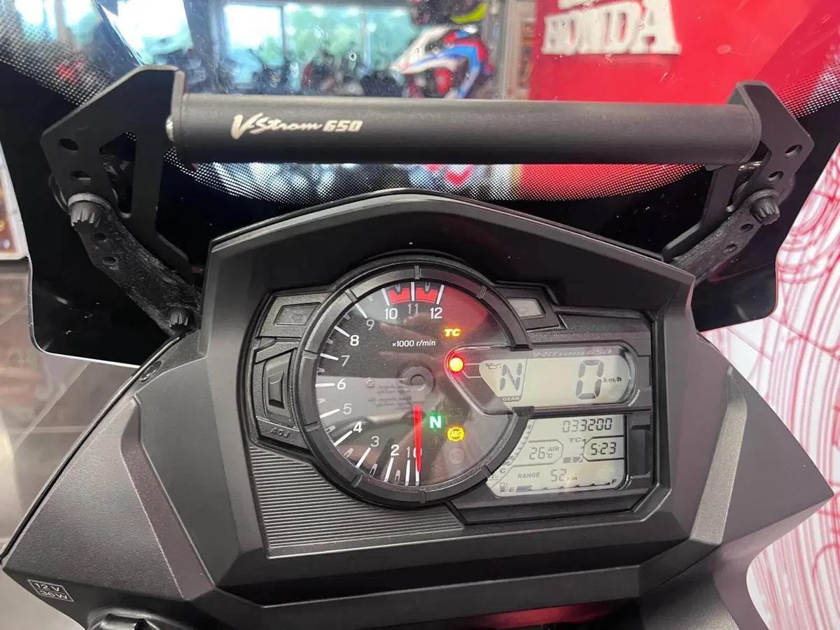 Suzuki V-Strom 650 (2021 - 25) (9)