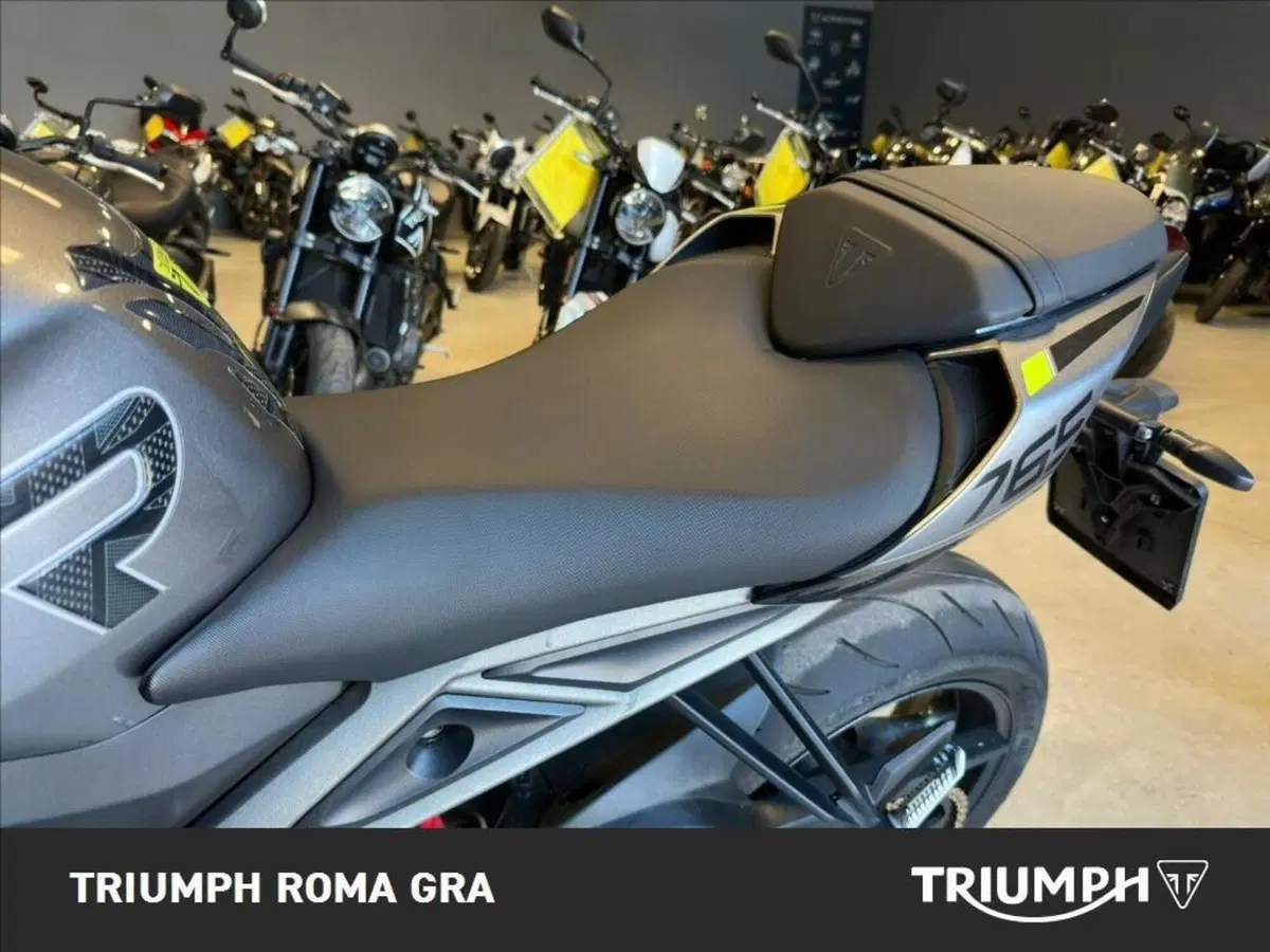 Triumph Street Triple 765 R (2023 - 26) (12)