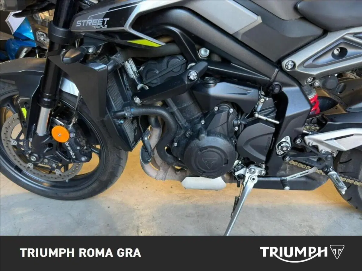 Triumph Street Triple 765 R (2023 - 26) (10)