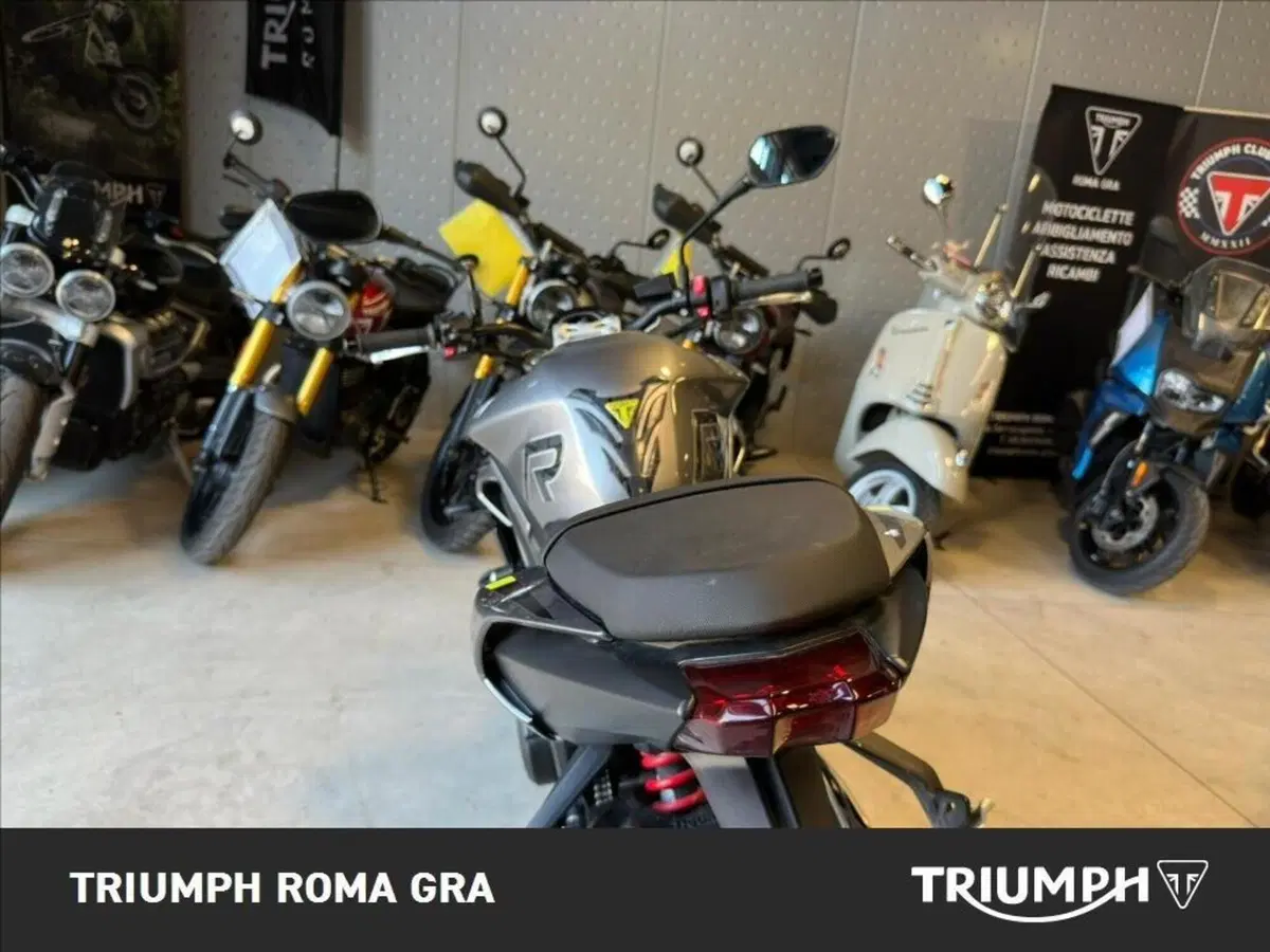 Triumph Street Triple 765 R (2023 - 26) (14)
