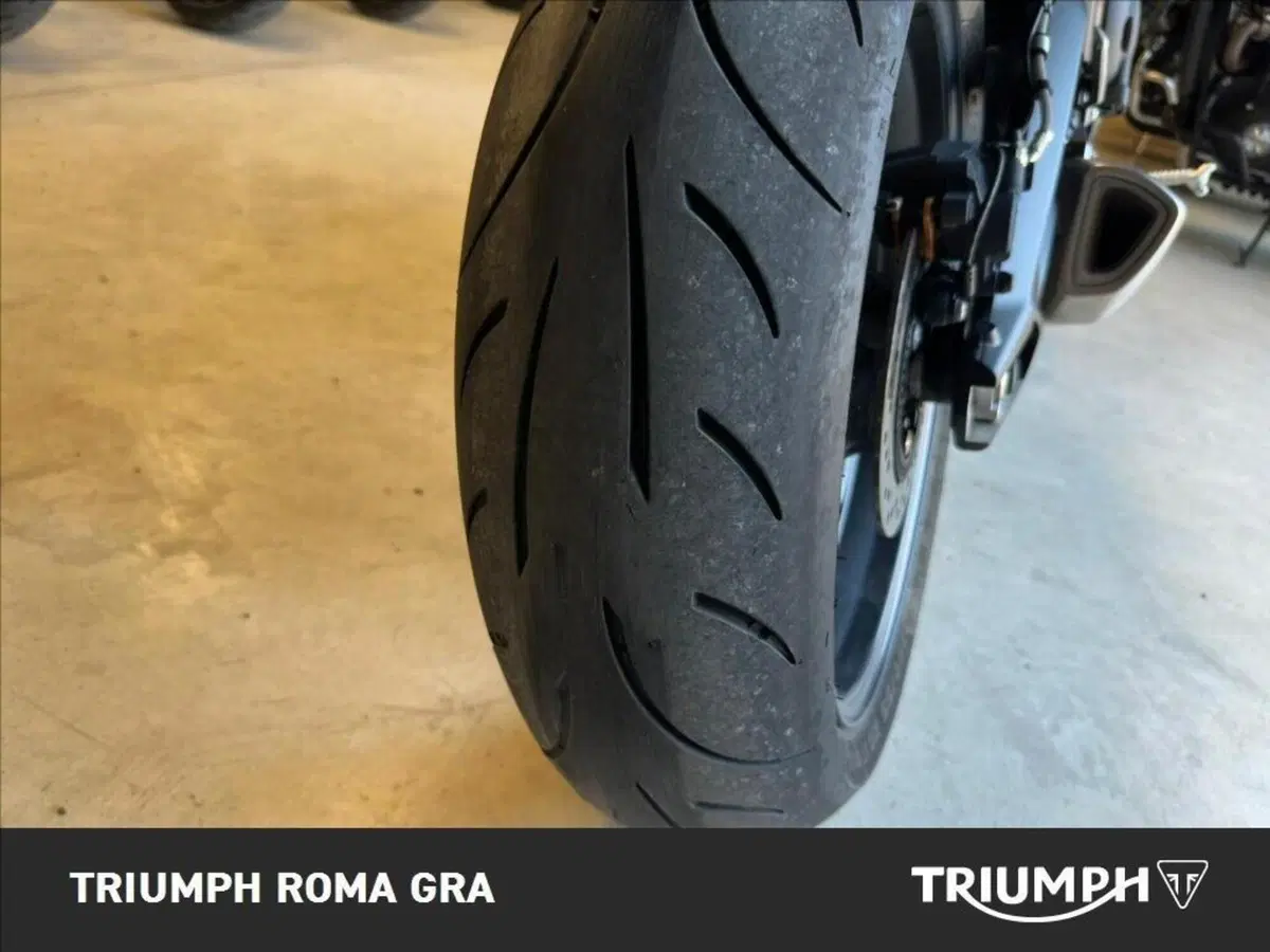 Triumph Street Triple 765 R (2023 - 26) (17)