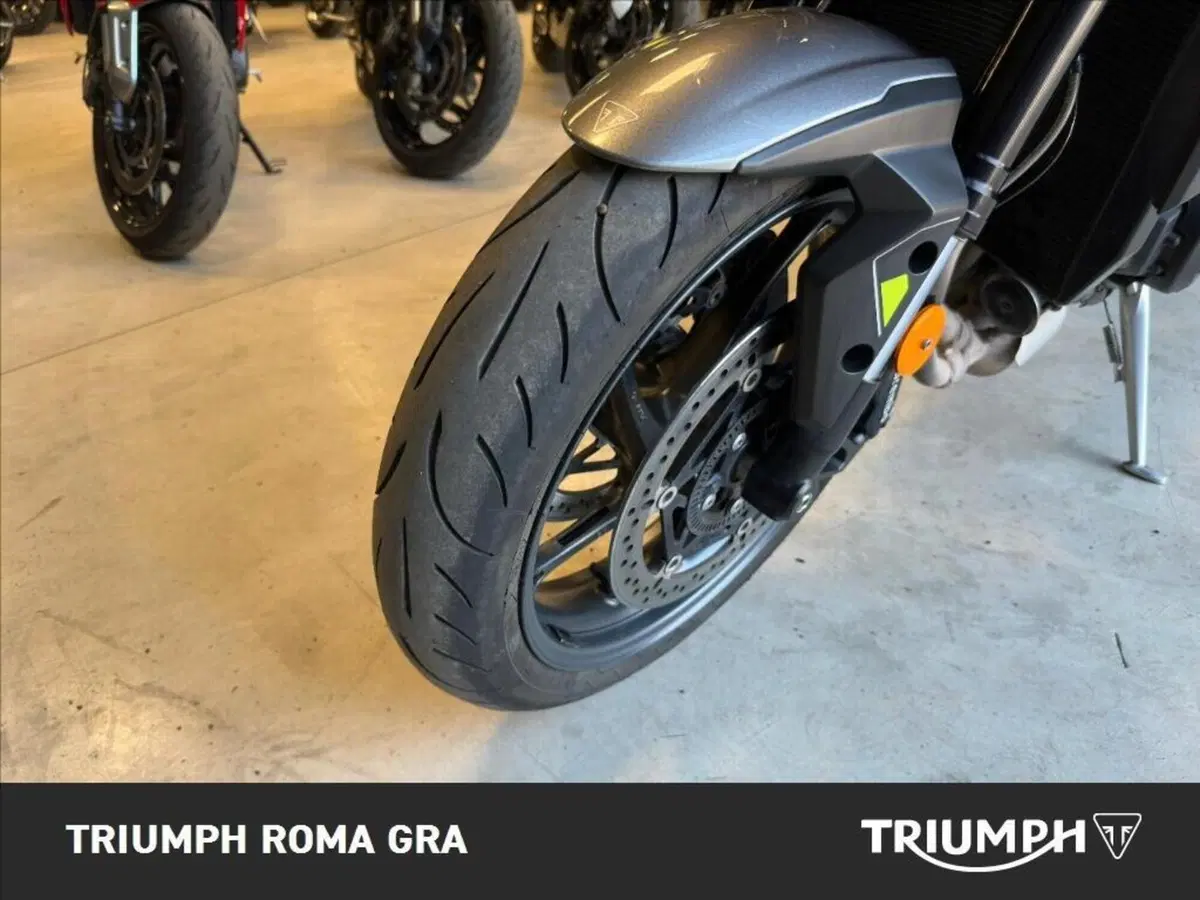 Triumph Street Triple 765 R (2023 - 26) (16)