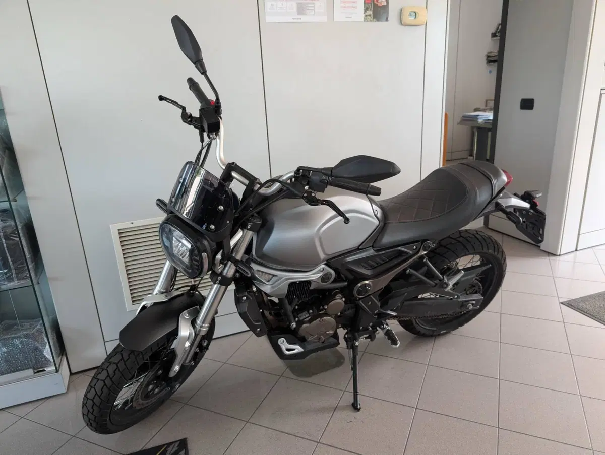 Voge Trofeo 300ACX Scrambler (2021 - 26)