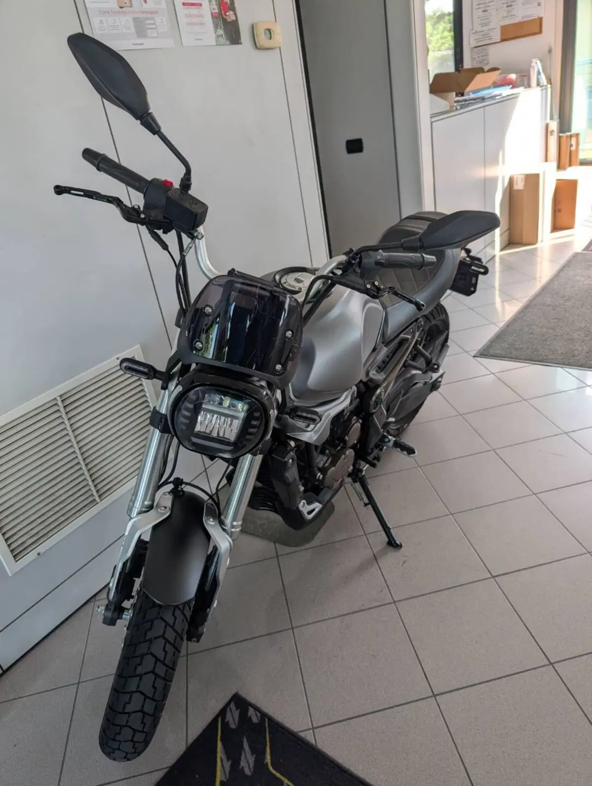 Voge Trofeo 300ACX Scrambler (2021 - 26) (2)