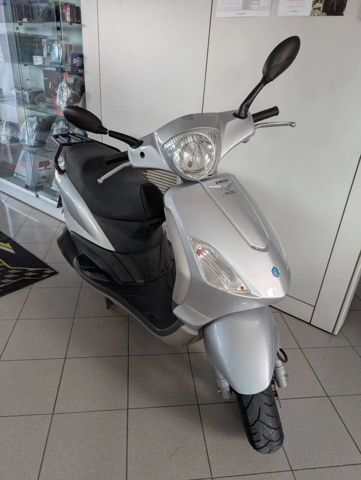 Piaggio Fly 150 4T (2004 - 12) (3)