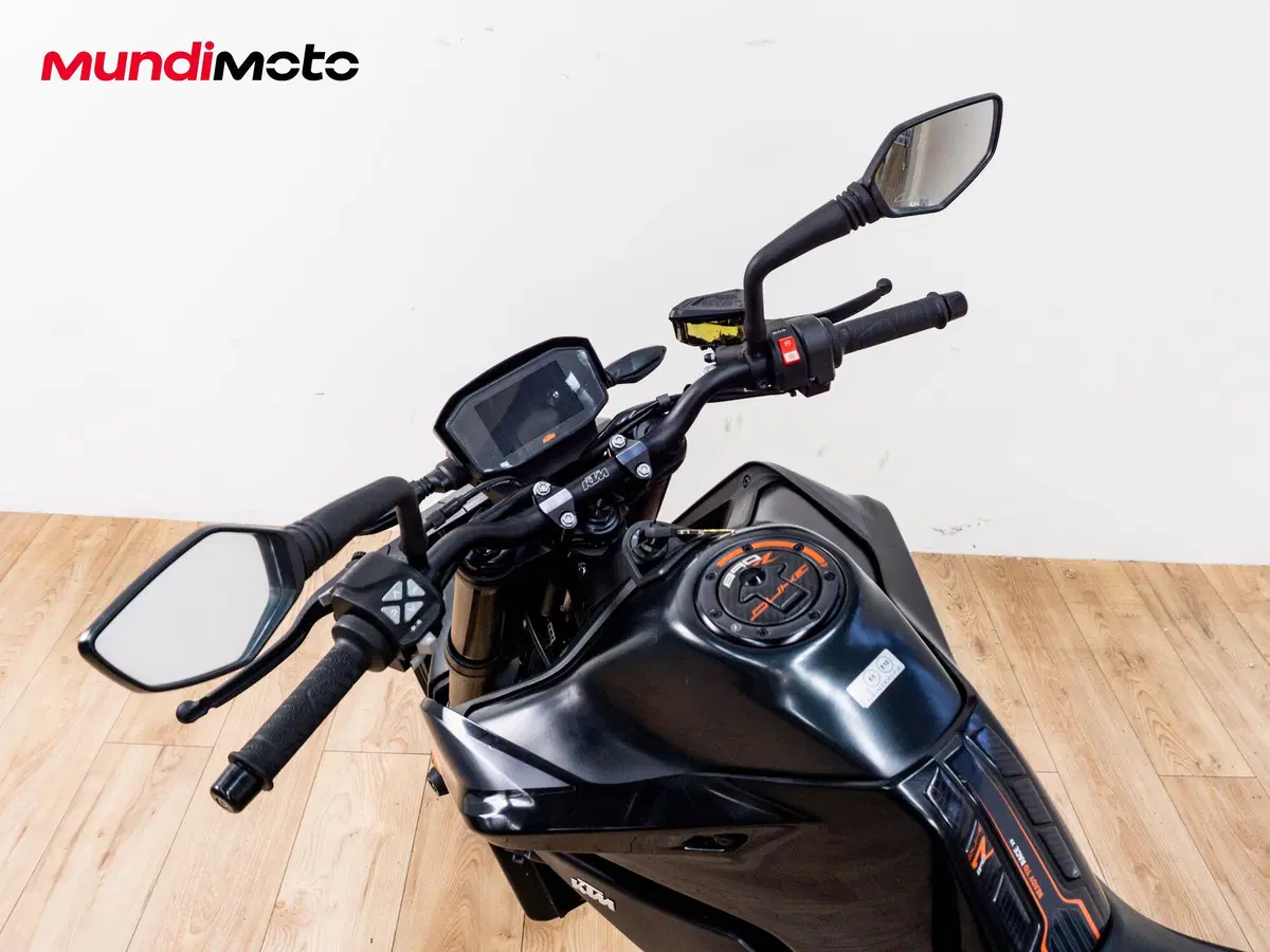 KTM 890 Duke L (2021) (11)