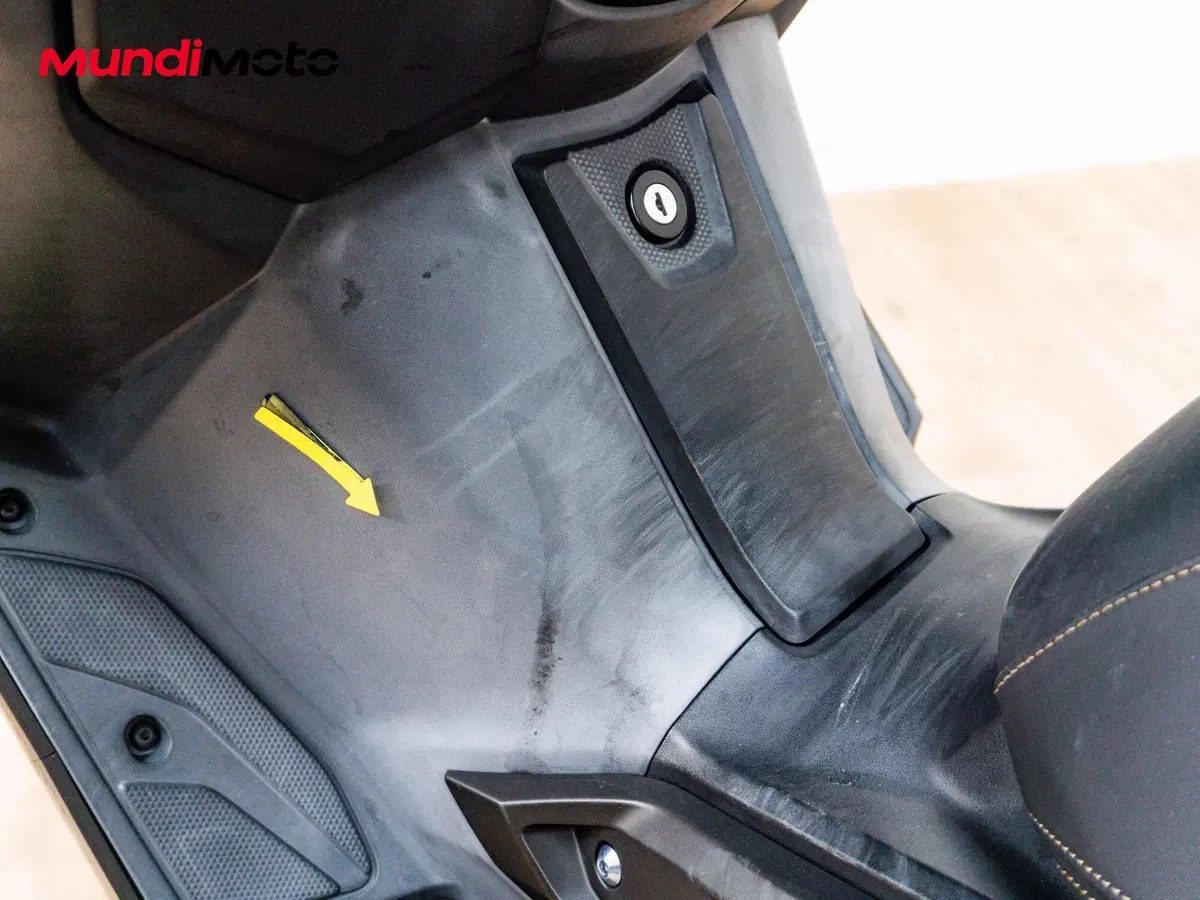 Yamaha X-Max 400 Tech Max (2020) (23)