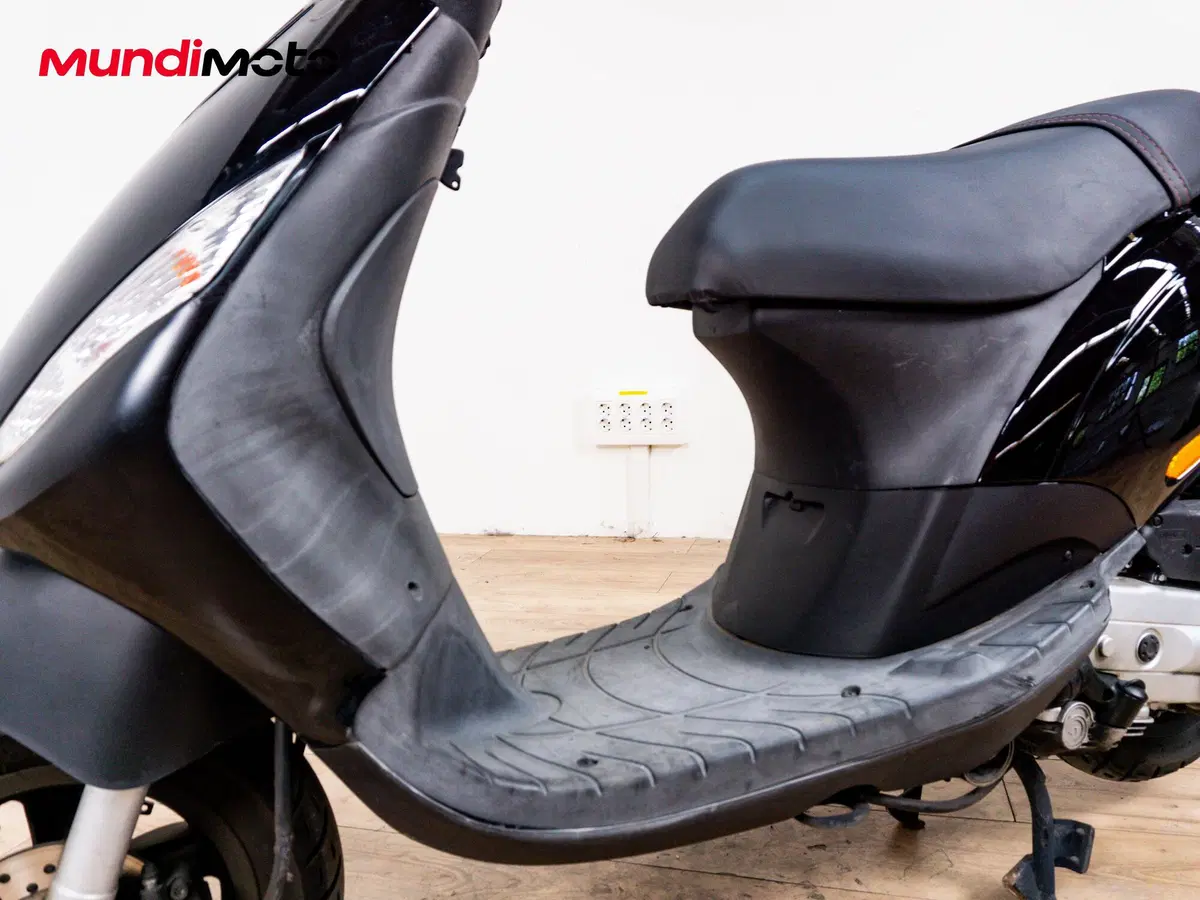 Piaggio Zip 50 4T (2021 - 25) (9)