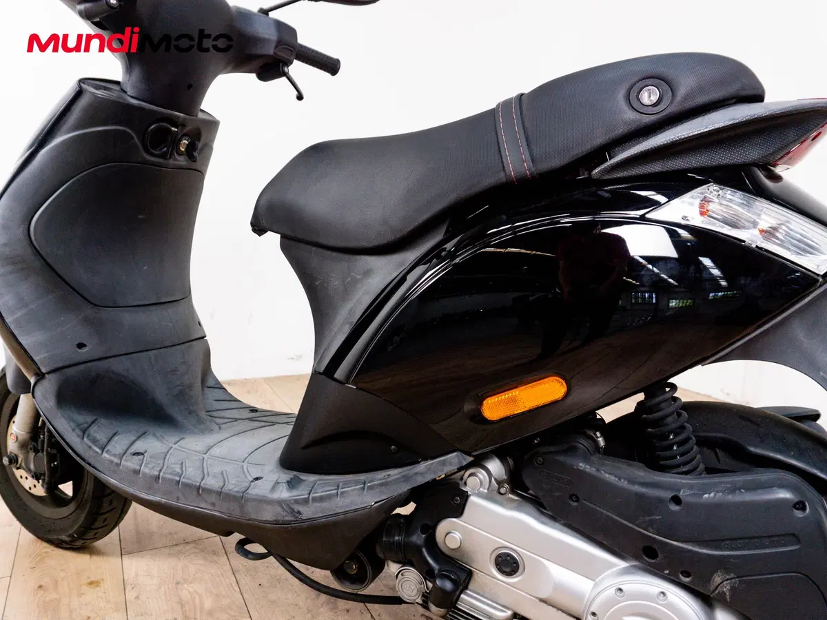 Piaggio Zip 50 4T (2021 - 25) (10)