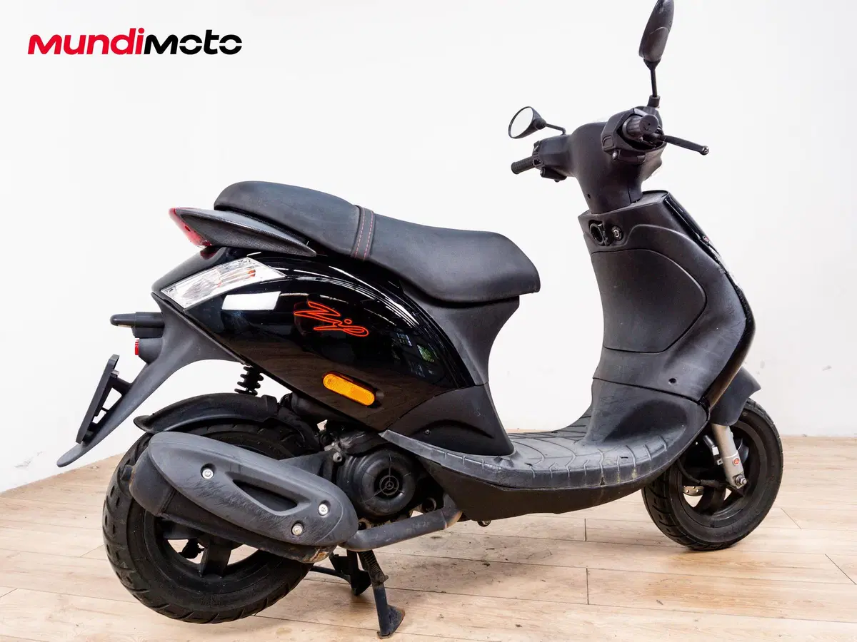 Piaggio Zip 50 4T (2021 - 25) (3)