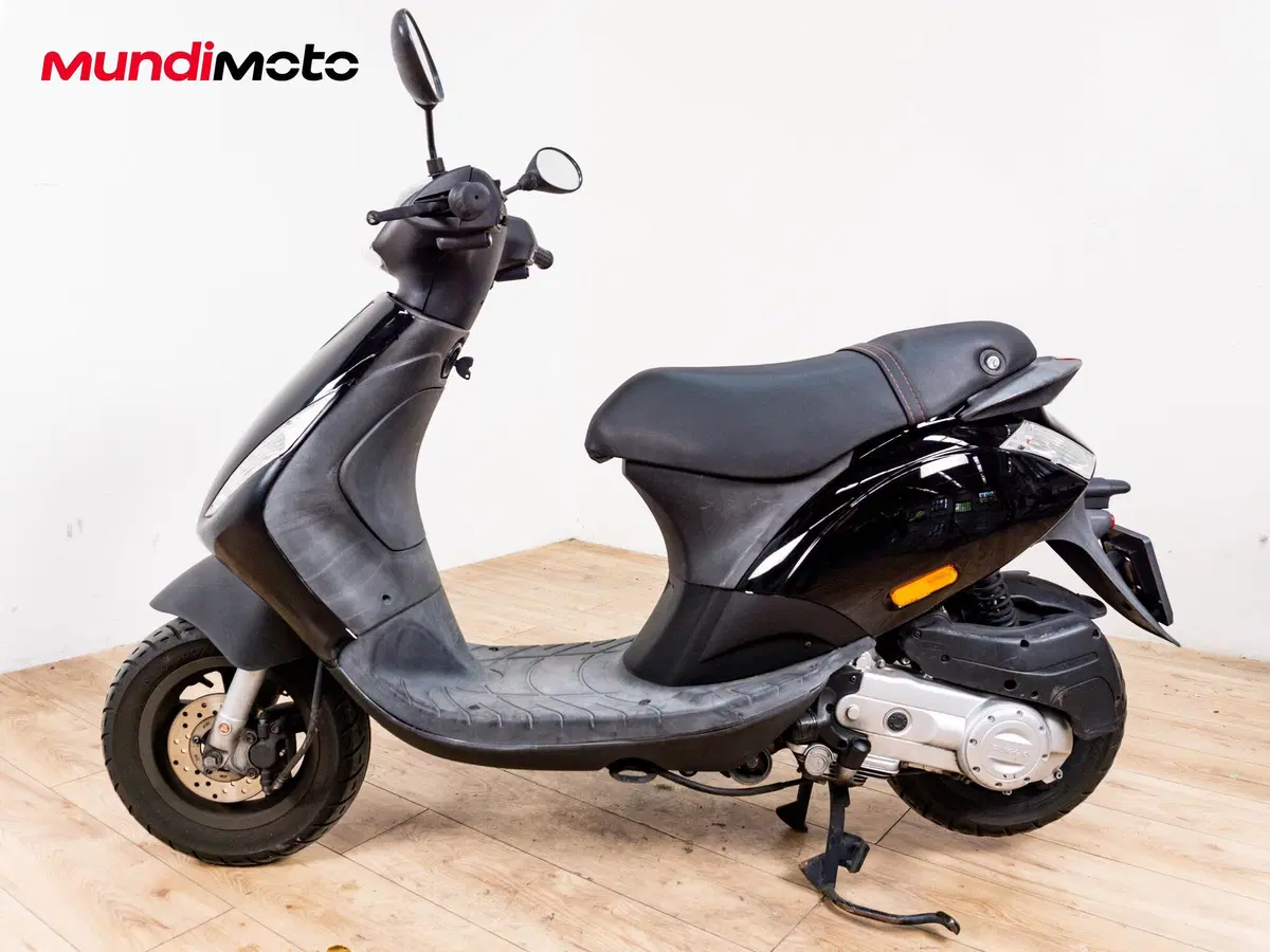 Piaggio Zip 50 4T (2021 - 25) (6)