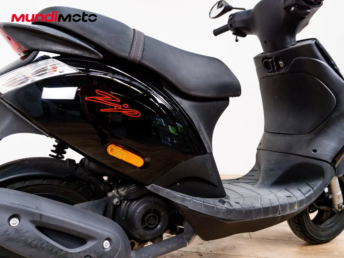 Piaggio Zip 50 4T (2021 - 25) (4)
