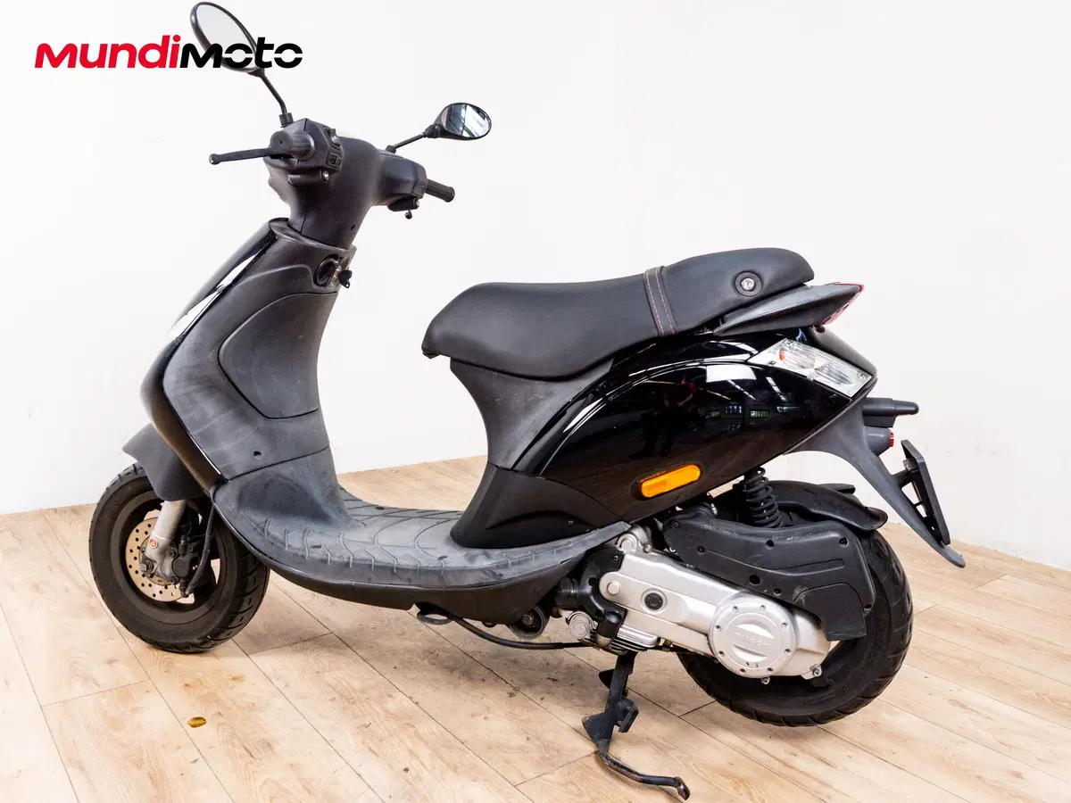 Piaggio Zip 50 4T (2021 - 25) (7)