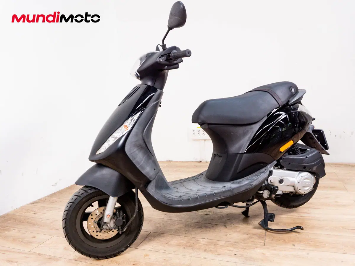 Piaggio Zip 50 4T (2021 - 25) (8)