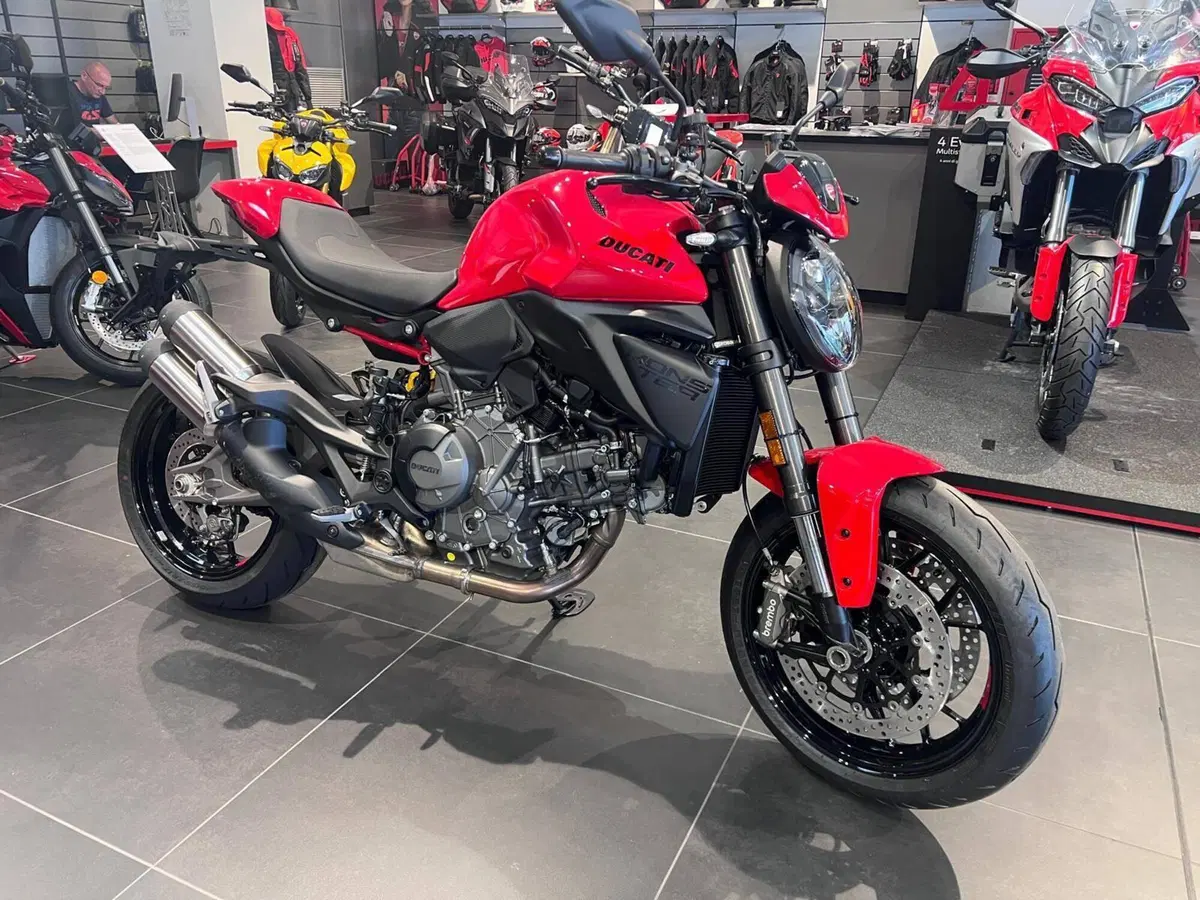 Ducati Monster 890 + (2026) (2)