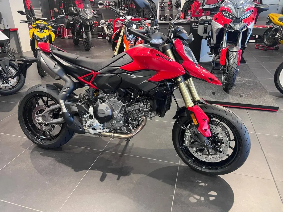 Ducati Hypermotard V2 (2026) (2)