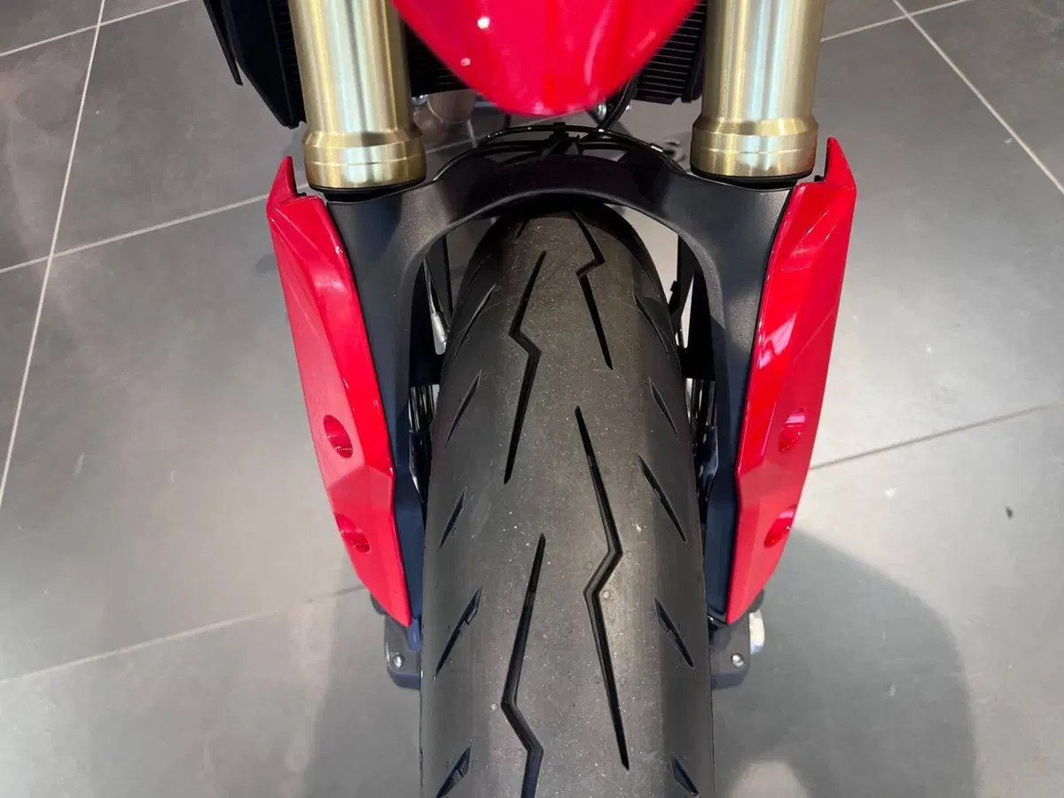Ducati Hypermotard V2 (2026) (12)