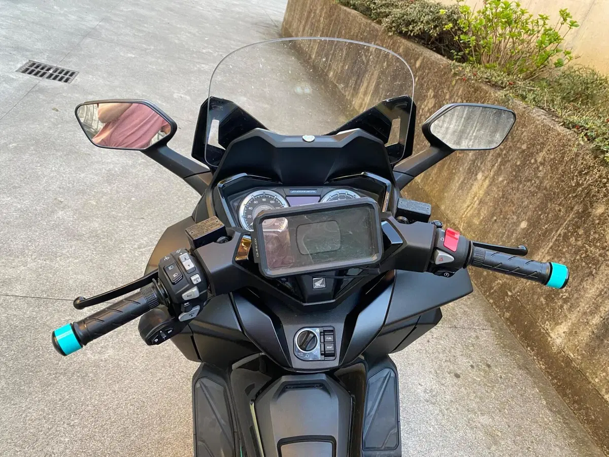 Honda Forza 350 Deluxe (2022 - 24) (4)